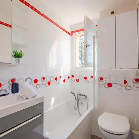 Apartment La Nuit De Mai-6 By Interhome